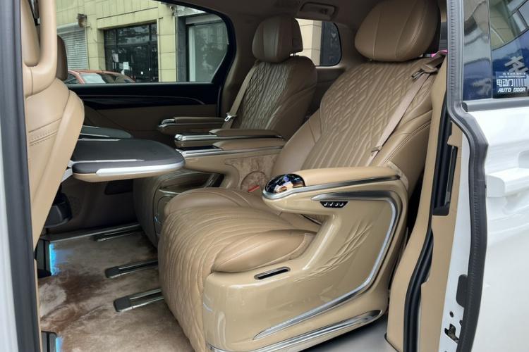 别克GL8 2020款 ES陆尊 653T 尊享型中控内饰7002