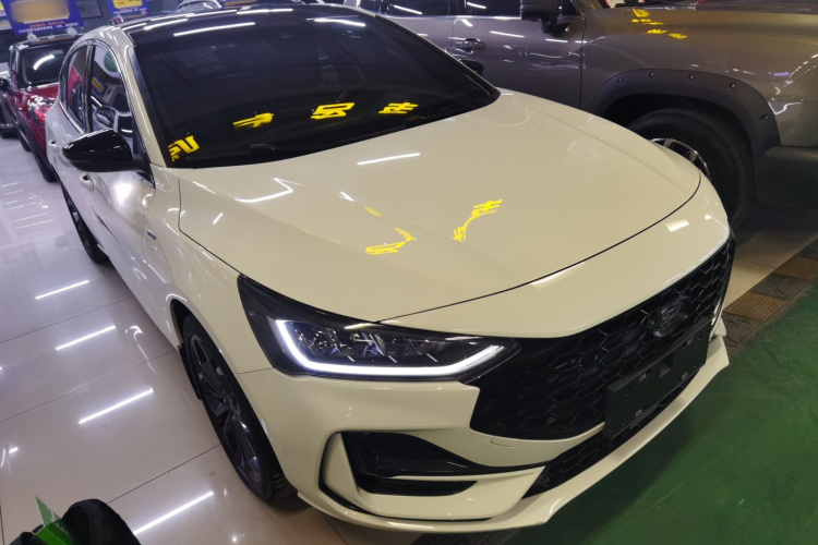 福特 福克斯 2022款 三厢 EcoBoost 180 自动ST Line车身外观6002