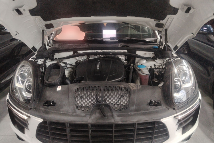 保时捷 2017款  Macan 2.0T机舱底盘24