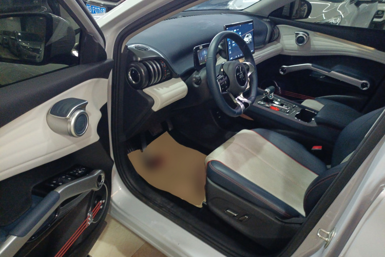 比亚迪 元PLUS 2022款 430KM 尊贵型中控内饰20