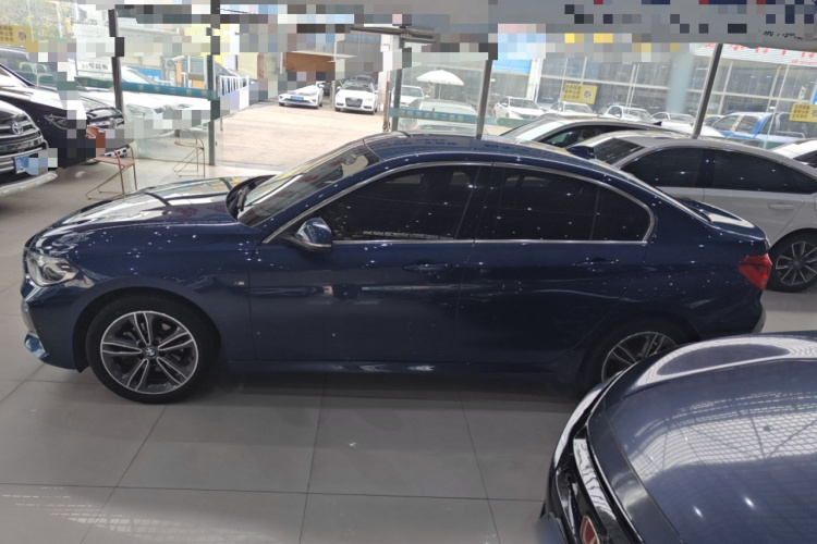 宝马1系 2021款 120i M运动版车身外观4