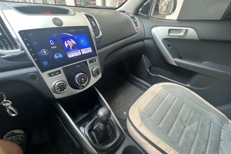 起亚 福瑞迪 2014款 1.6L MT GL中控内饰7005