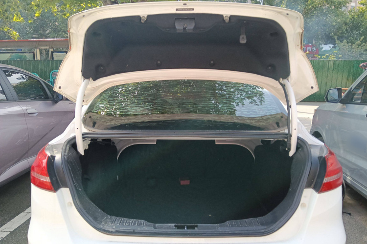 福特 福克斯 2017款 三厢 1.6L 自动风尚型智行版中控内饰23