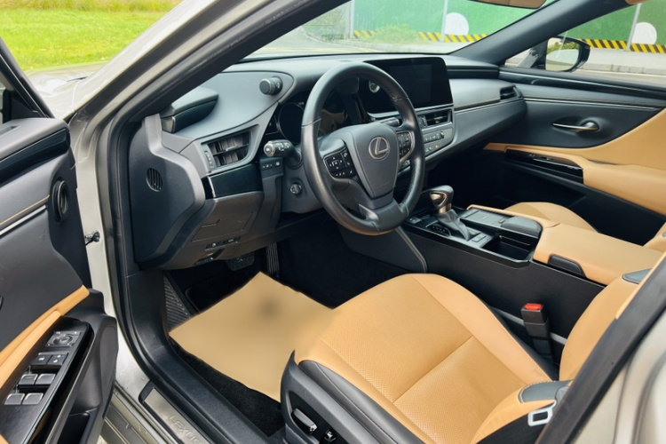 雷克萨斯ES 2021款 260 卓越版中控内饰7009