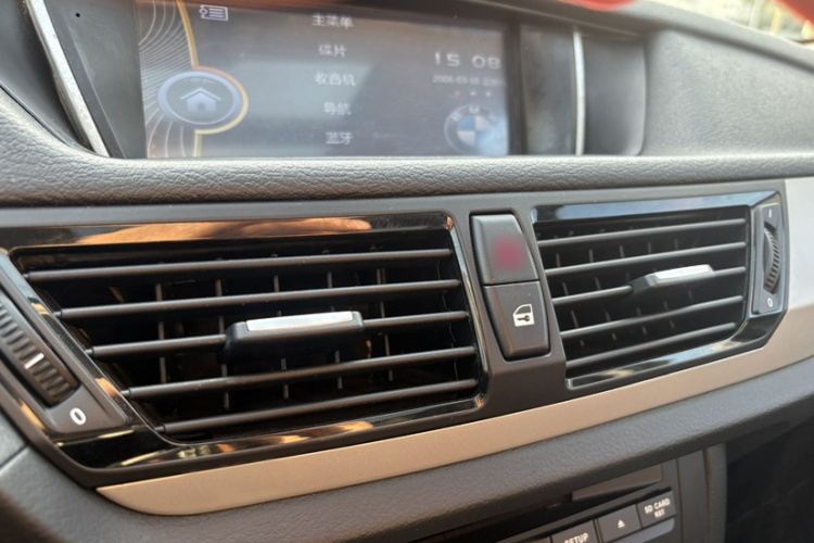 宝马X1 2014款 sDrive18i 时尚型局部细节9012