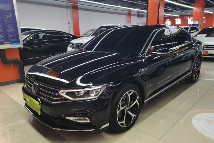 大众 迈腾 2023款 200万辆纪念版 330TSI DSG豪华型车身外观1