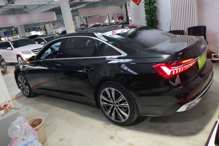 奥迪A6L 2025款 改款 45 TFSI quattro 臻选动感型车身外观4