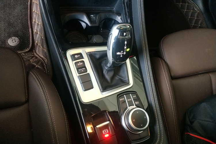 宝马1系 2022款 120i M运动曜夜版局部细节18