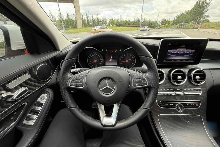 奔驰C级 2017款 改款 C 200 L 运动版中控内饰7007