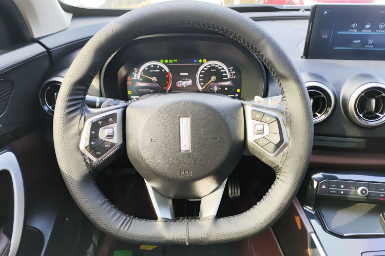 魏牌 VV7 2017款 2.0T 旗舰型中控内饰13