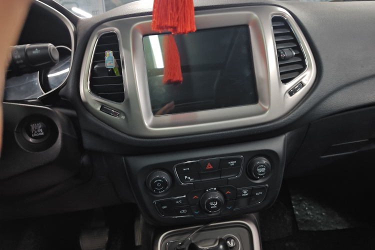 Jeep 指南者 2017款 200T 自动家享版局部细节16