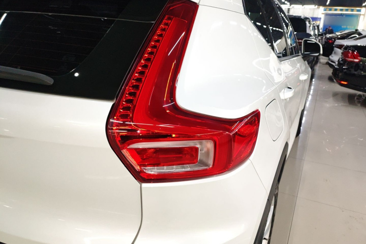 沃尔沃XC40 2023款 B3 智行时尚版车身外观6001