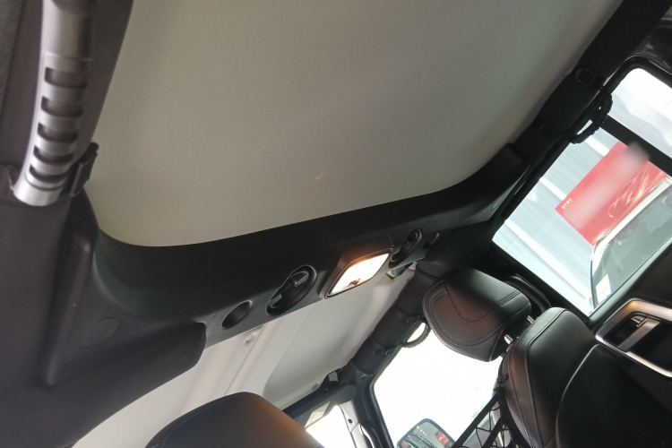 北京越野 北京BJ40 2019款 PLUS 2.3T 自动四驱尊享版 国VI中控内饰22