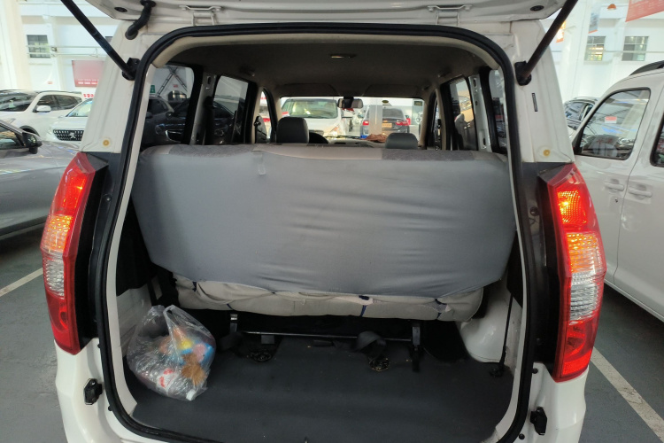 五菱汽车 五菱宏光 2015款 1.2L S 基本型国V机舱底盘23