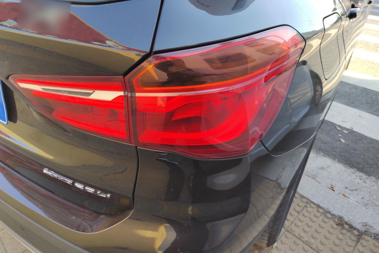 宝马X1 2019款 xDrive20Li 尊享型车身外观9