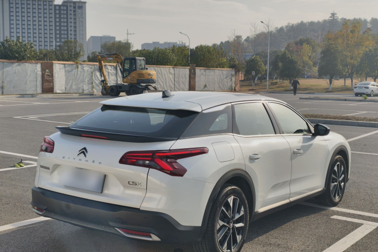 雪铁龙 凡尔赛C5 X 2023款 1.6T 享不凡车身外观6005