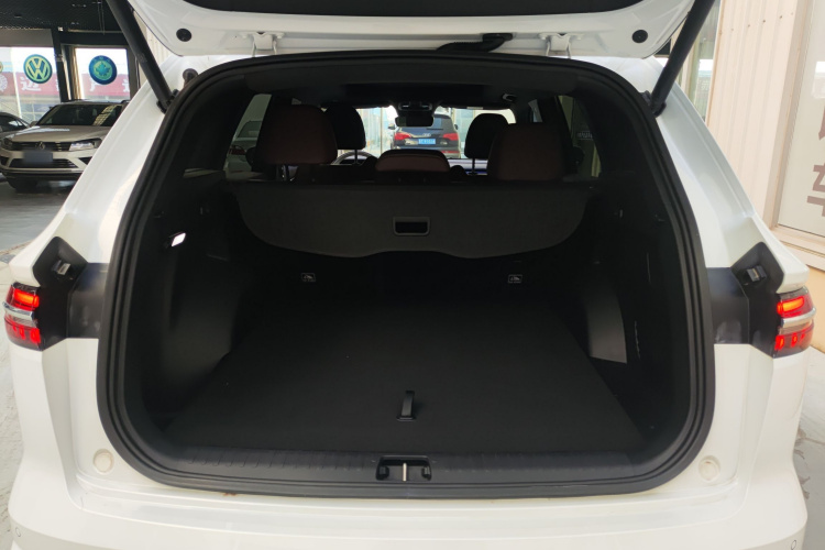 吉利汽车 星越L 2023款 2.0TD 高功自动两驱旗舰型机舱底盘23