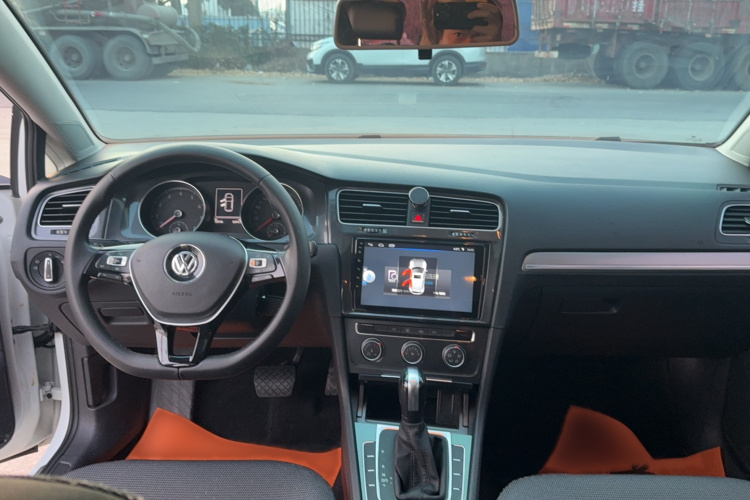 大众 高尔夫 2019款 1.6L 自动舒适型 国V中控内饰7003