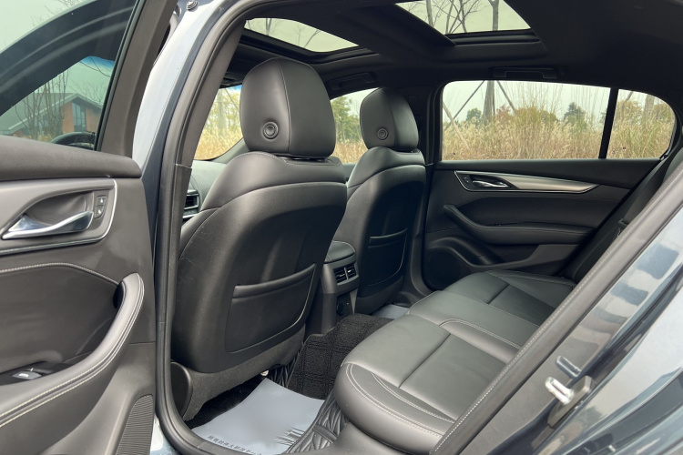 凯迪拉克CT5 2022款 28T 豪华型（标准版）中控内饰7002