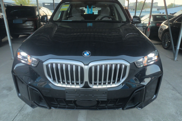 宝马X5 2023款 xDrive 30Li 尊享型M运动曜夜套装车身外观6001
