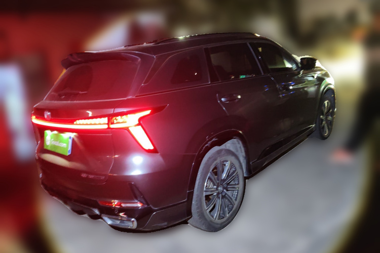 长安CS75 PLUS 2023款 第三代 1.5T 自动尊贵型车身外观7