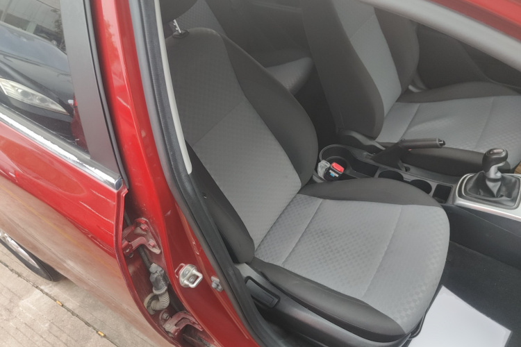 起亚K2 2017款 三厢 1.4L MT GLS局部细节41