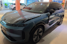 领克08 EM-P 2025款 220km 四驱性能Halo