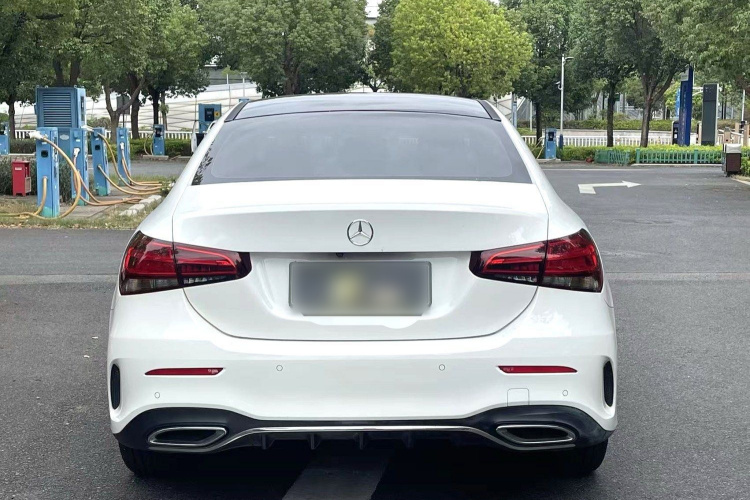 奔驰A级 2019款 改款 A 180 L 运动轿车车身外观6004