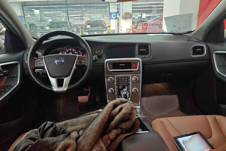 沃尔沃S60 2015款 S60L T5 智驭版中控内饰7002