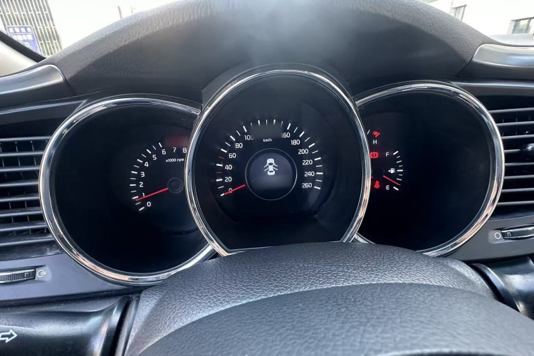 起亚K5 2014款 2.0L 手动GL局部细节14