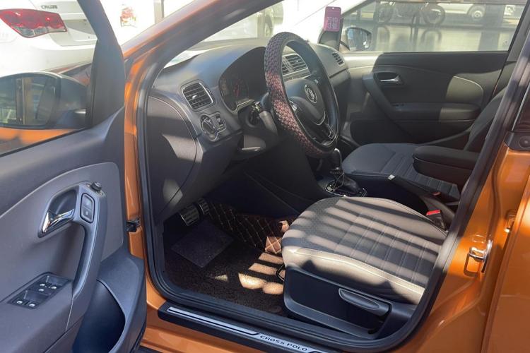 大众 2018款 1.5L Cross Polo 自动中控内饰7002