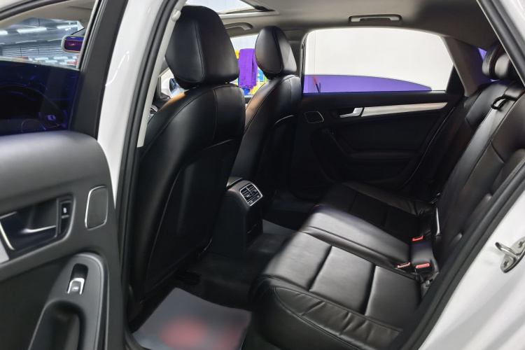 奥迪A4L 2015款 35 TFSI 自动标准型中控内饰7004