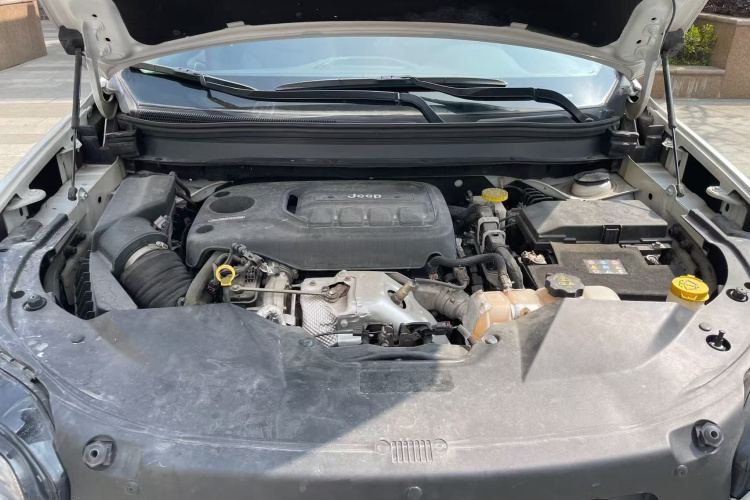 Jeep 自由光 2019款 2.0T 两驱智享版 国VI机舱底盘24