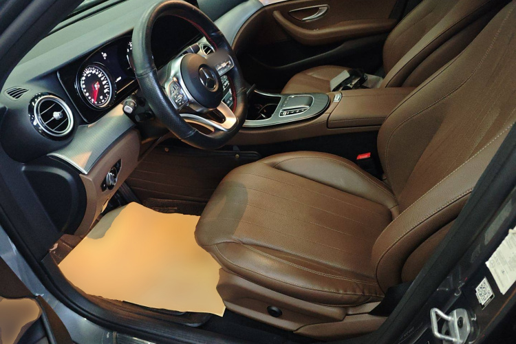 奔驰E级(进口) 2019款 E 200 运动型 4MATIC局部细节19