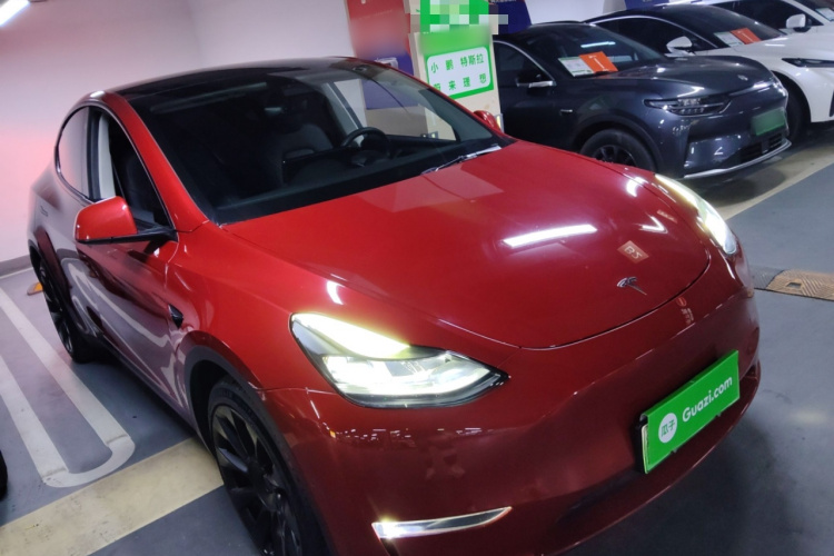 特斯拉 Model Y 2021款 长续航全轮驱动版车身外观3