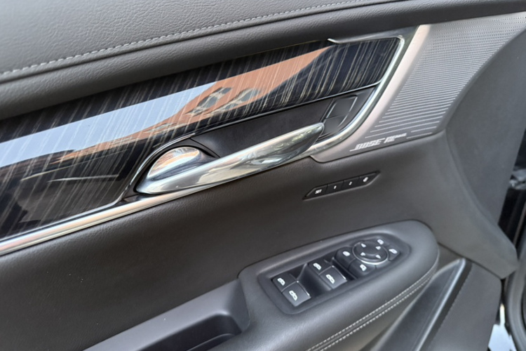 凯迪拉克XT6 2022款 2.0T 七座四驱豪华型中控内饰7003