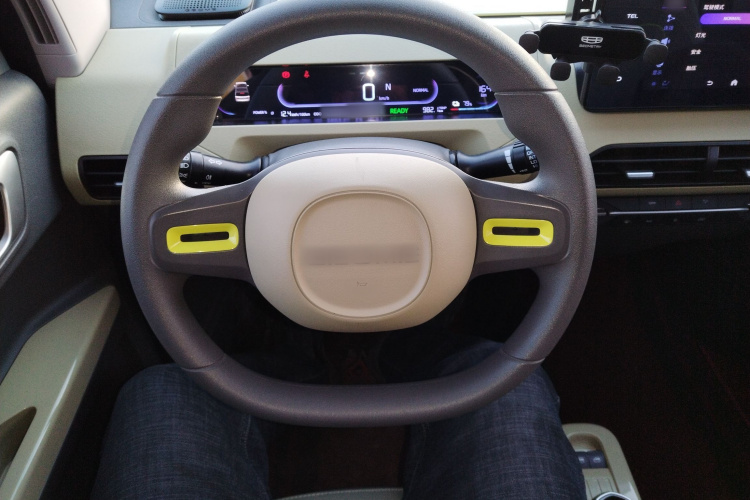 吉利银河 2024款 200km 熊猫骑士中控内饰13