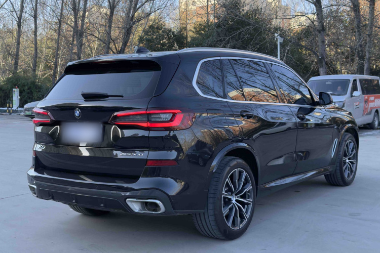 宝马X5 2022款 改款 xDrive 30Li 尊享型M运动套装车身外观6005