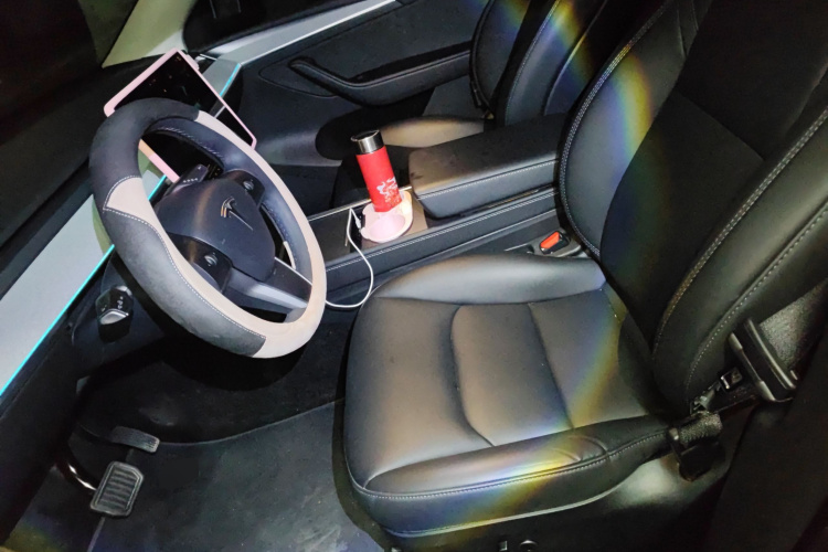 特斯拉 Model Y 2024款 后轮驱动版中控内饰19