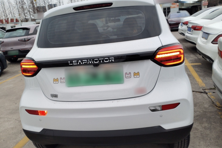 零跑汽车 零跑T03 2022款 炫晶版车身外观6