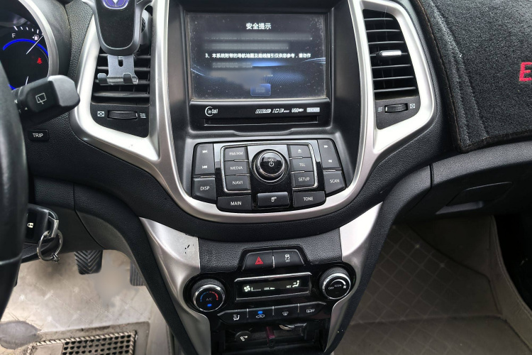长安 逸动 2015款 1.6L 手动俊酷型 国V局部细节16