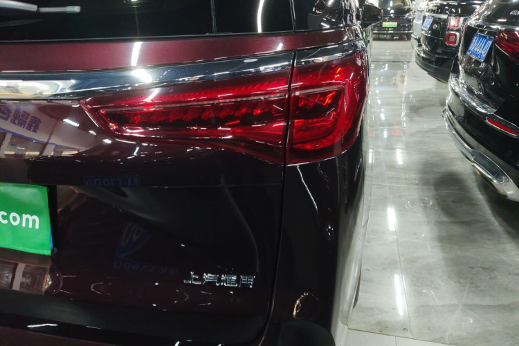 别克GL8 2022款 Avenir艾维亚 七座亲礼版车身外观9