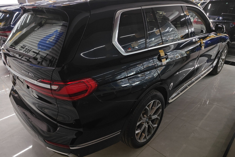 宝马X7 2021款 xDrive40i 领先型豪华套装车身外观7