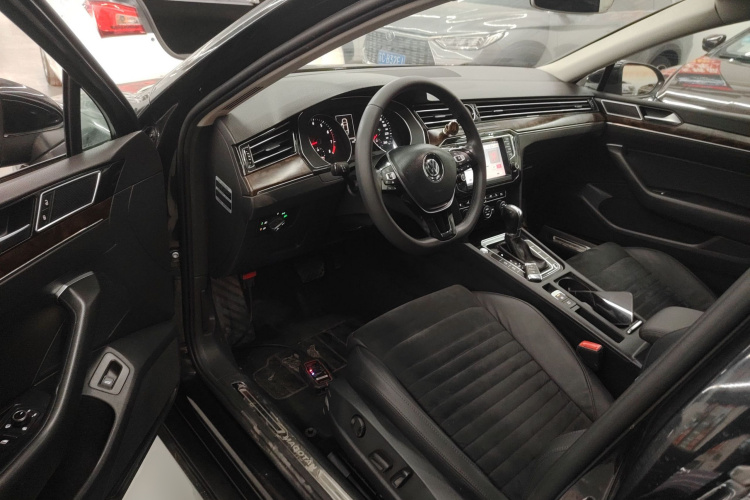 大众 迈腾 2017款 330TSI DSG 豪华型中控内饰20