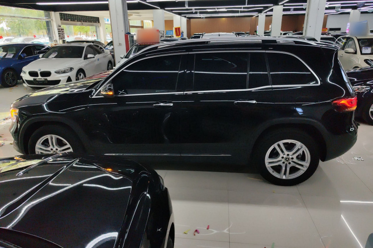 奔驰GLB 2023款 GLB 220 动感型车身外观6003