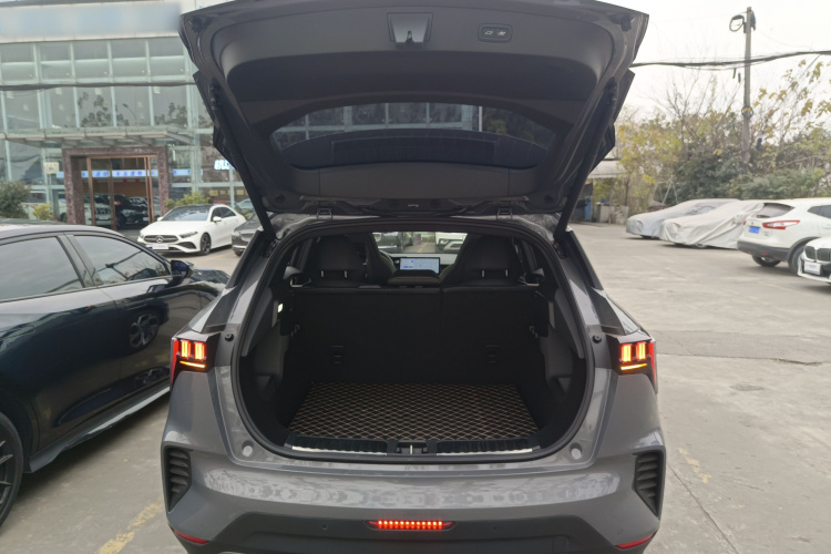 领克06 2023款 Remix 1.5T 劲Halo机舱底盘23