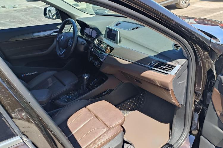 宝马X1 2019款 sDrive18Li 尊享型中控内饰7007