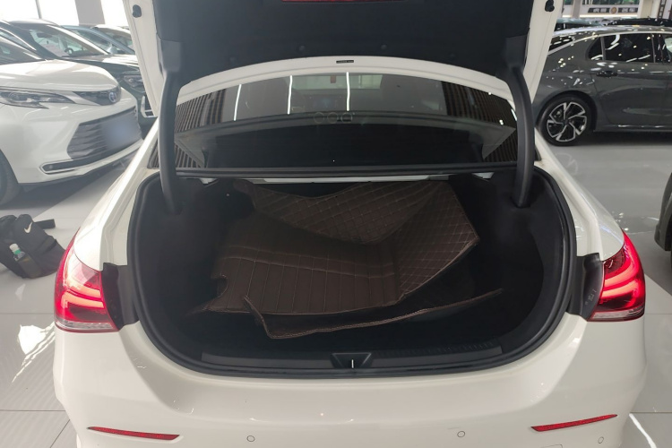 奔驰A级 2021款 A 200 L 运动轿车时尚型局部细节23