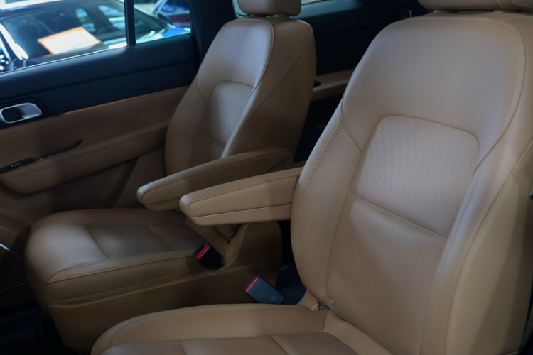 理想汽车 理想ONE 2021款 增程6座版中控内饰7006