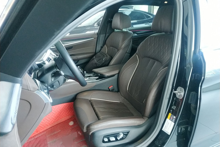 宝马5系新能源 2021款 535Le 先锋版M运动套装中控内饰19